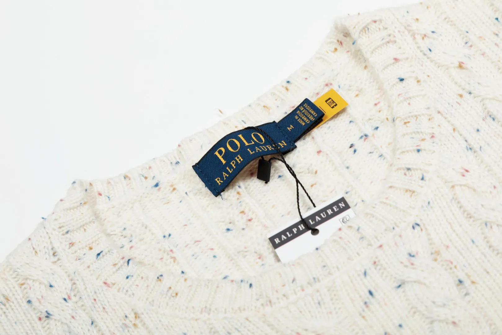P166 💰 "Top quality" Style number: DS058# (on sale all year round) [Ralph Lauren wool blended pony embroidered logo twist knitted short sleeves] ✅Ralph Lauren gradient multi-color dot versatile hemp knitted round neck short sleeves for all seasons ✅15% merino cotton wool 85% wool blended clean and clear texture ✅ZP quality 1:1 version Scan the code to enter the GF website Counter quality ✅Details and quality are the only one in Guangzhou. Imported quality wool. Focus on high-end. Cost-effective. Needless to say good quality. ✅Restore the original version. The maximum size can be worn up to 150 pounds. Loose, comfortable and stress-free.